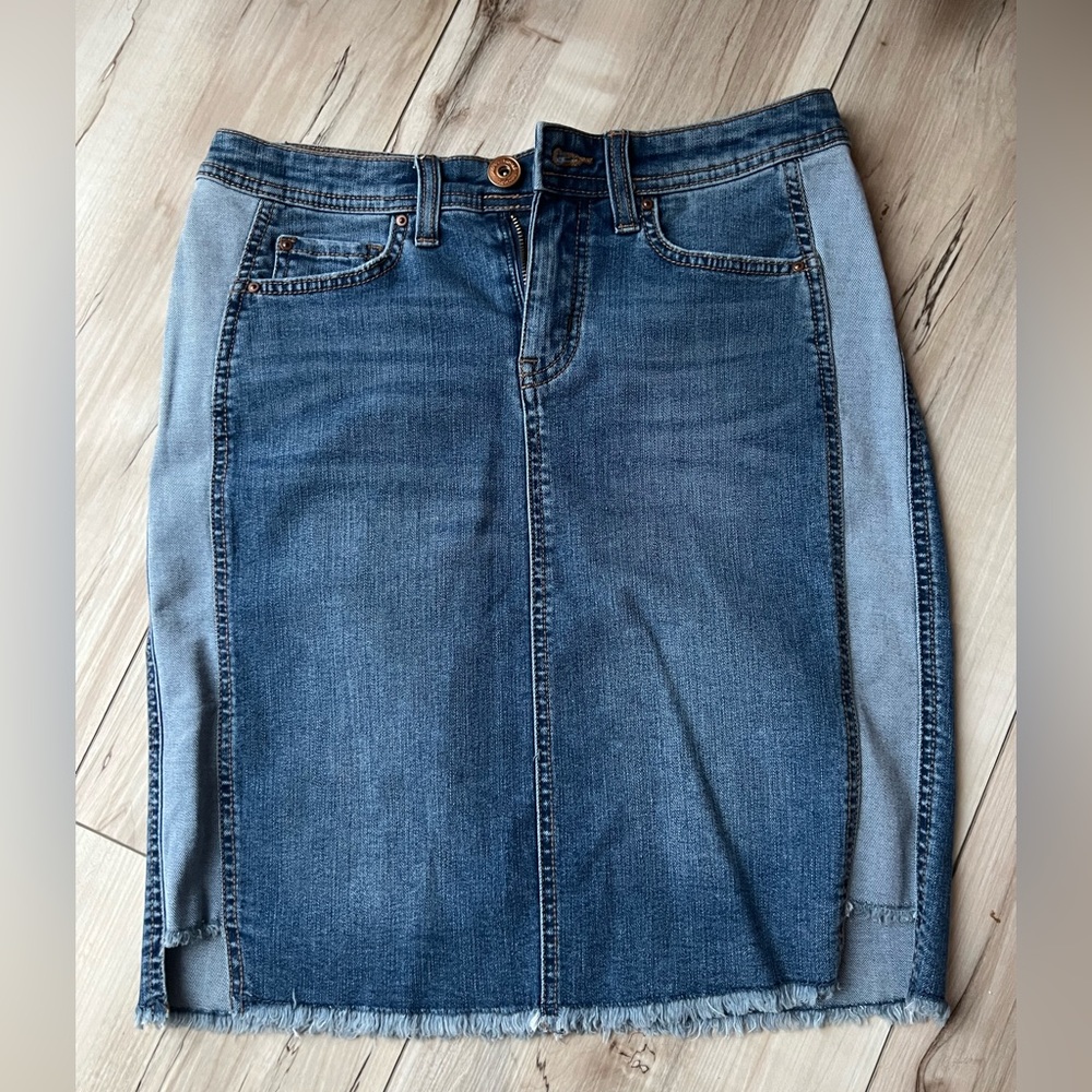 INC international concepts, mid rise denim skirt, size 0.